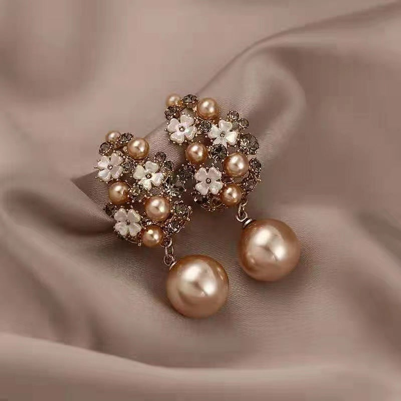 Brincos Elegantes com Contas de Flor